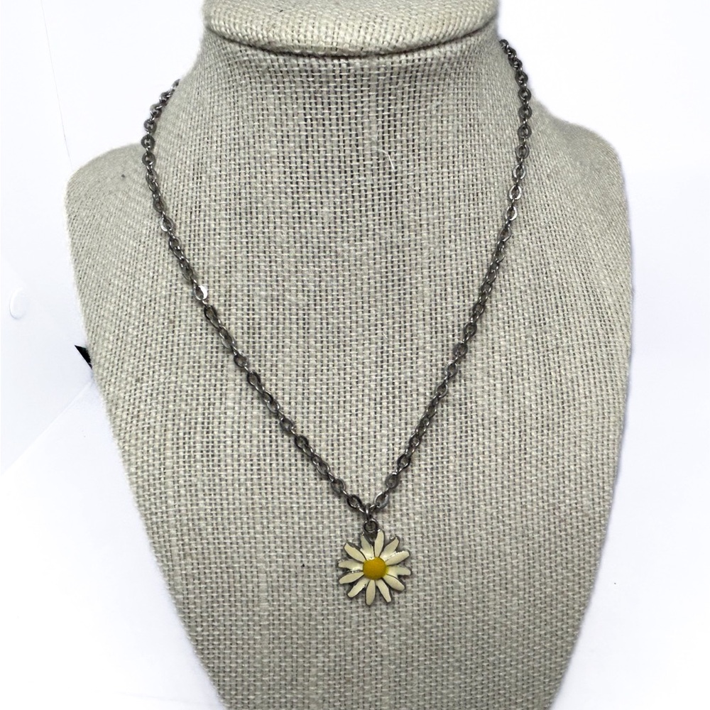 Enamel White & Yellow Flower‎ Pendant Necklace